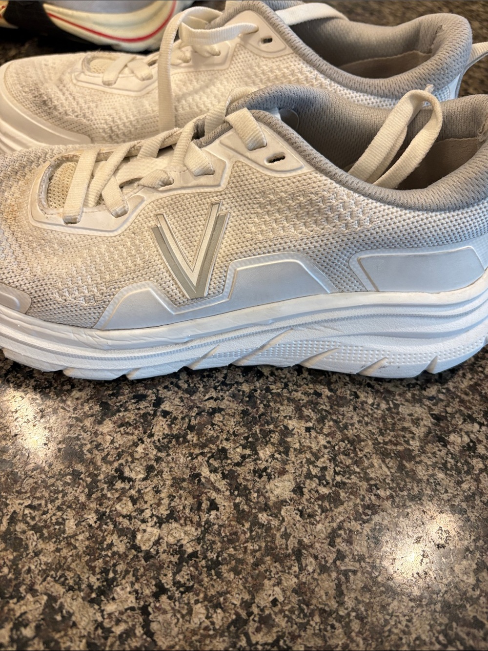 vionic sneakers - Picture 2 of 5